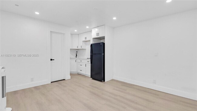 Building Photo - 32 SW 9th St