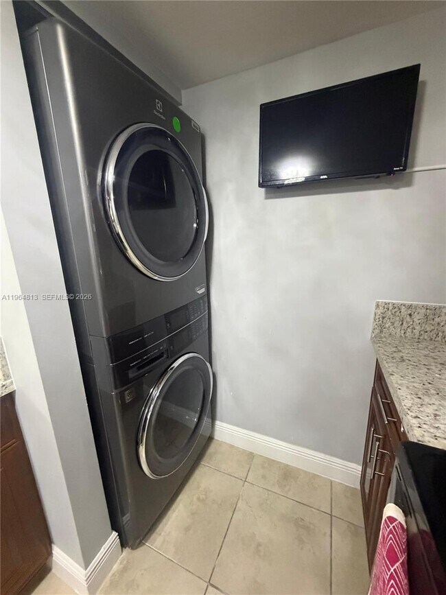 Building Photo - 1955 NW 5th Pl