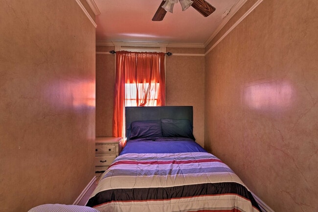 Building Photo - 2901 Broadway Avenue J