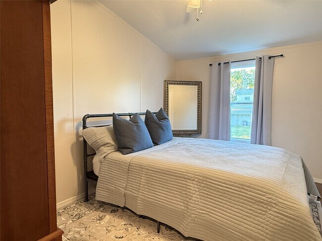 Building Photo - 3074 S Farm to Market 1486