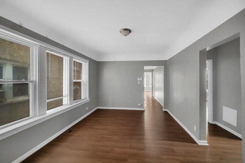 Building Photo - 1126 E 81st Pl