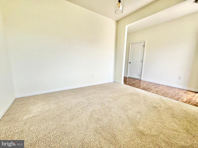 Building Photo - 122 S Marshview Terrace