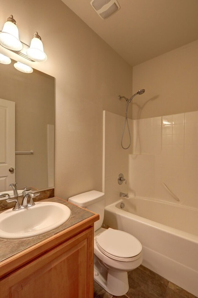 Building Photo - Well Maintained House Tucked Away on Dead-End Street Available!