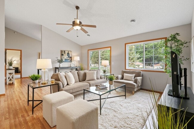Building Photo - 3bd, 2ba town home in NEW HOPE, avail NOW