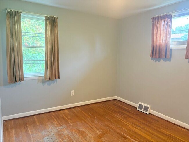 Building Photo - 6192 Northwood Dr
