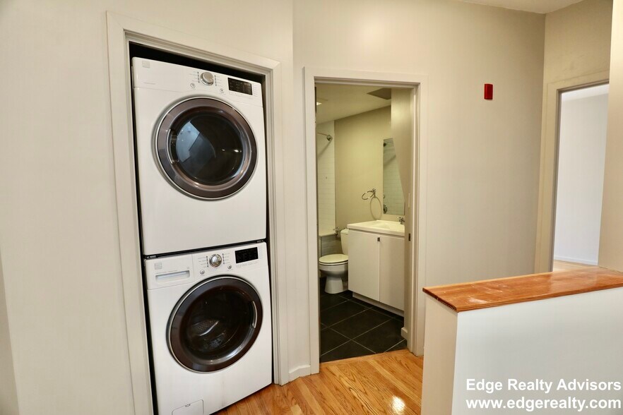 Building Photo - 24 Greylock Rd