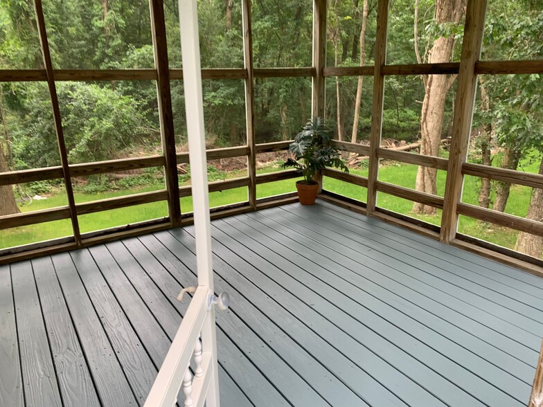 Sun room: 3 season room - 15 Sherwood Cir
