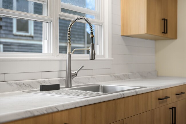 Building Photo - 55 Fairfield St