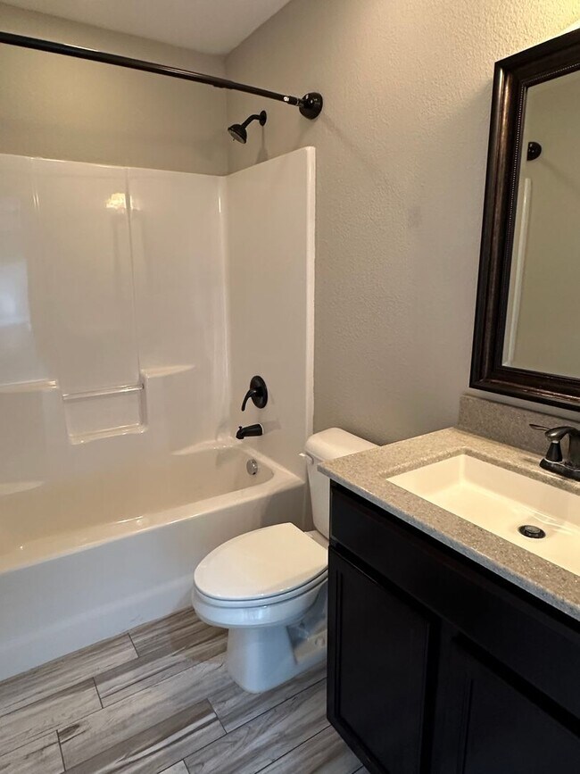 Building Photo - 4 Bedroom 3 Bath 2 Stall Garage in Waynesv...