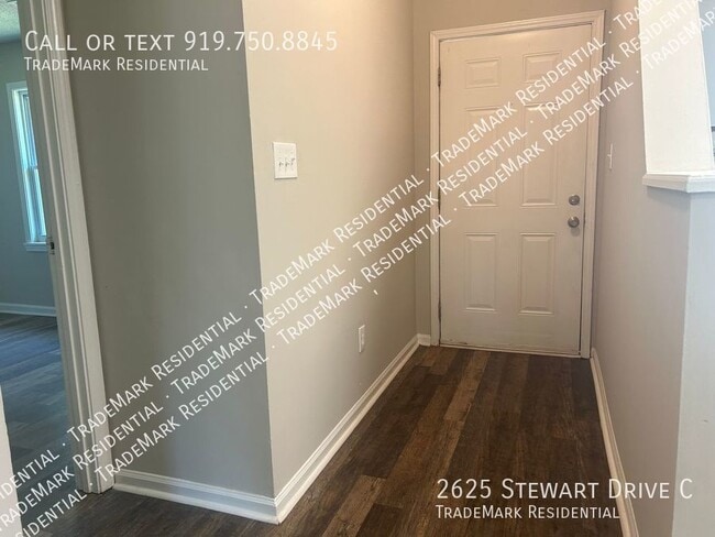 Building Photo - 2625 Stewart Dr