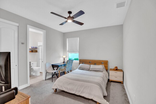 Building Photo - 10281 SW Captiva Dr