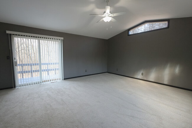 Building Photo - 55 Fairoaks Dr