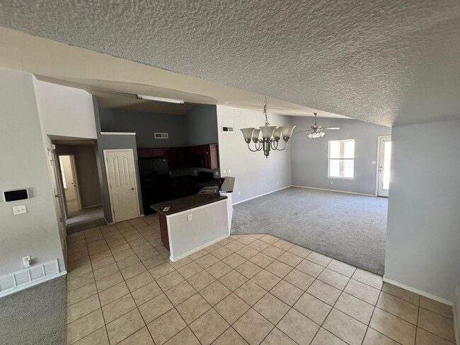 Building Photo - Charming smart 3BR House in El Paso with S...