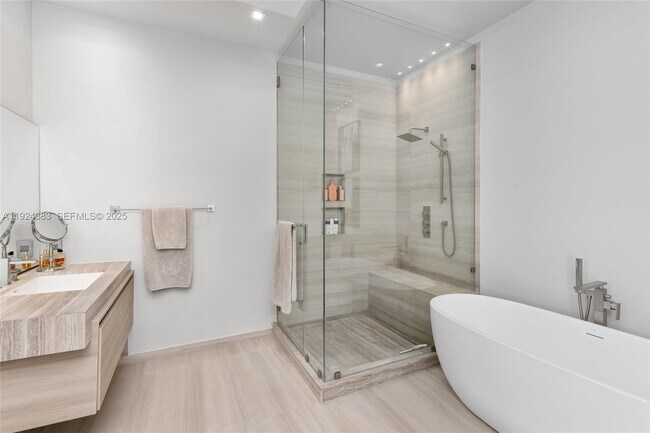 Building Photo - 773 NE 77th Terrace