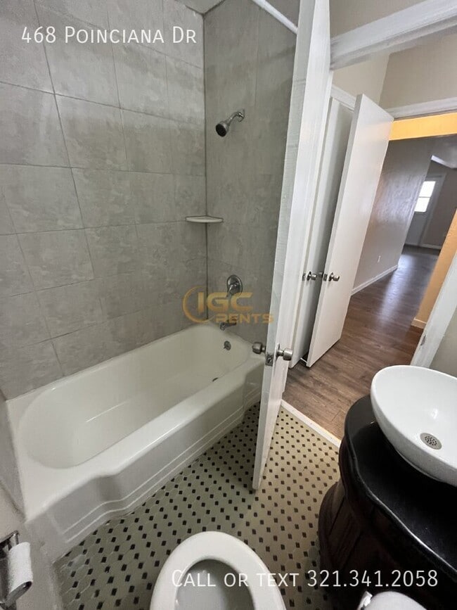 Building Photo - 468 Poinciana Dr