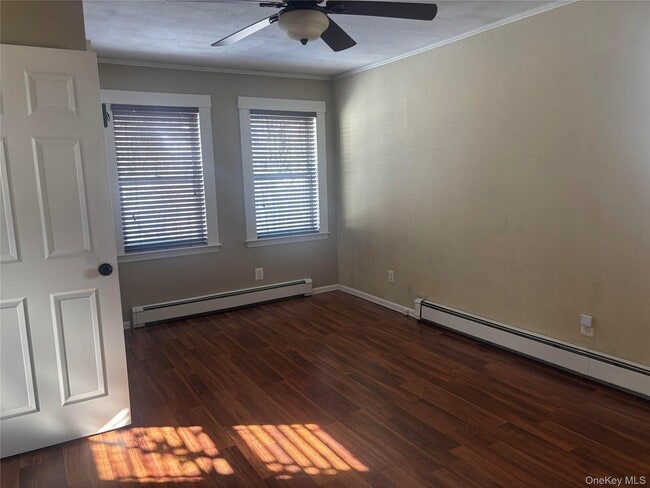 Building Photo - 109 Roosevelt Ave