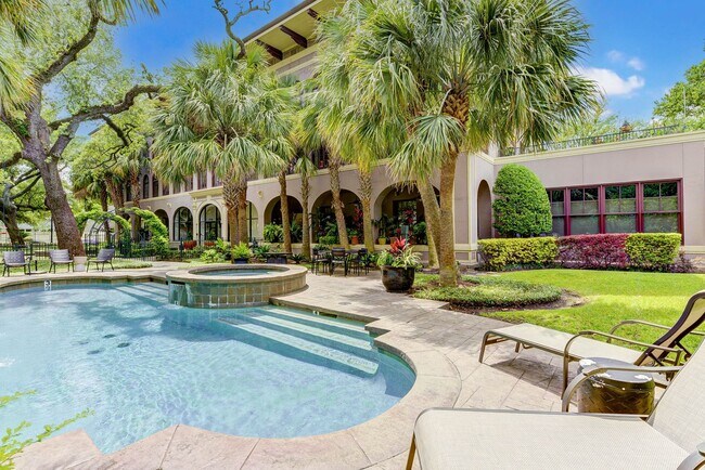 Building Photo - Exceptional 1 bed/1bath loft-style unit in...