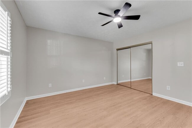 Building Photo - 5097 Village Green Way