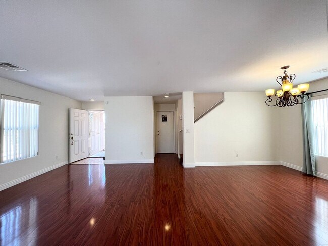 Building Photo - 5717 W Dewey Dr