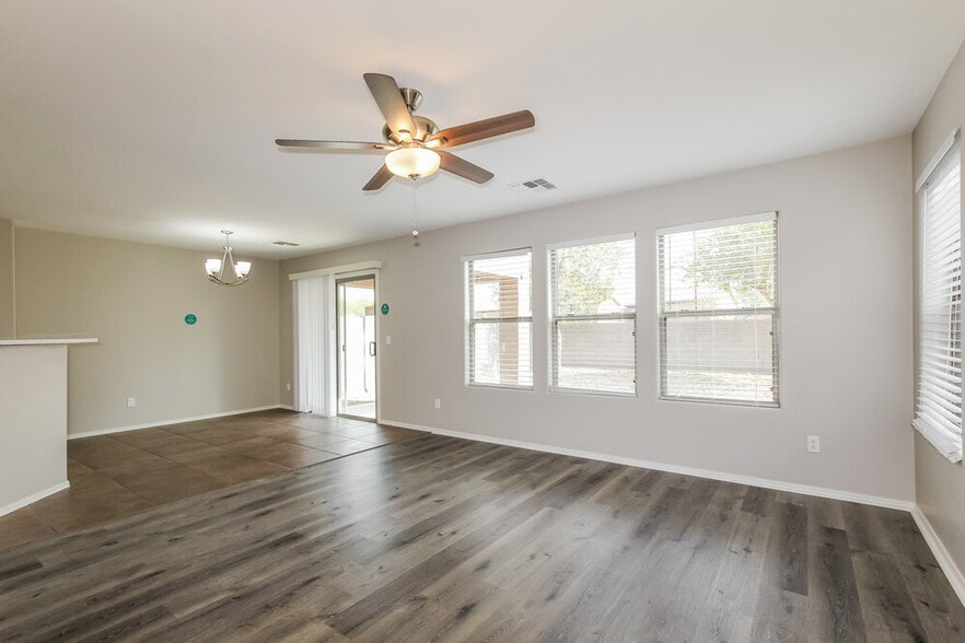 Building Photo - 17115 N 185th Dr