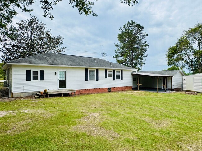 Building Photo - Paradise in Tallassee