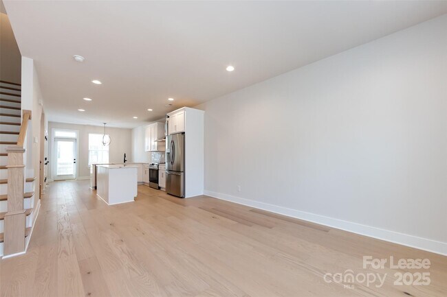 Building Photo - 320 S Turner Ave