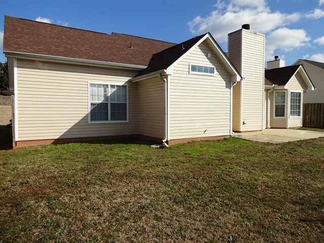 Building Photo - 210 Summer Hill Cir