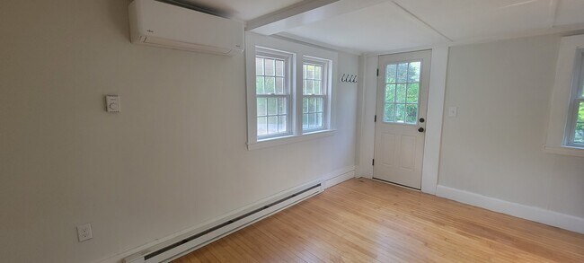 Building Photo - 45 Elm St