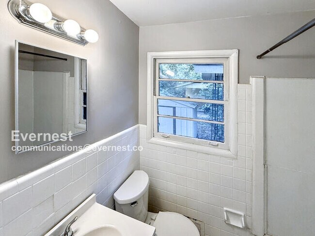 Building Photo - 304 Westwood Dr