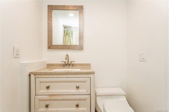 Building Photo - 2 Merion Dr