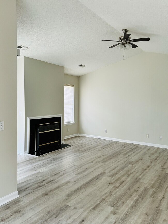 Building Photo - 2932 Mulberry Ln