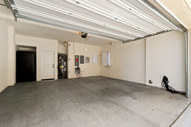 Building Photo - 777 Abby Dr