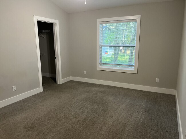 Building Photo - **Coming Soon** Stunning 3 bed, 2 bath in ...