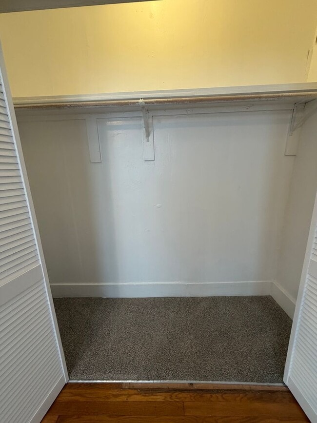 Building Photo - Stylish 2/2 Bungalow with Modern Kitchen & Spacious Backyard