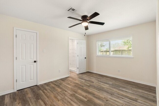 Building Photo - Recently Remodeled 3 bed, 2 bath, with 2-car Garage!