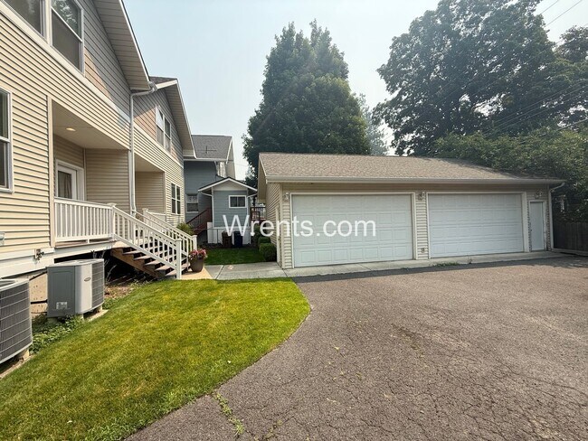 Building Photo - COMING SOON! South Hill Duplex with Garage & Utilities Included!