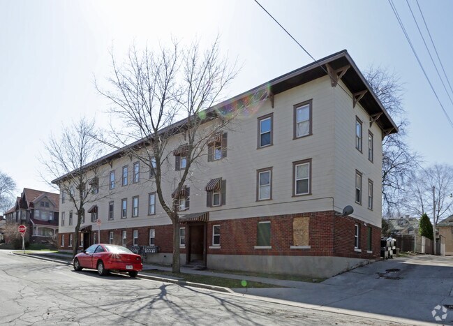 Building Photo - 3303-3311 W Juneau Ave