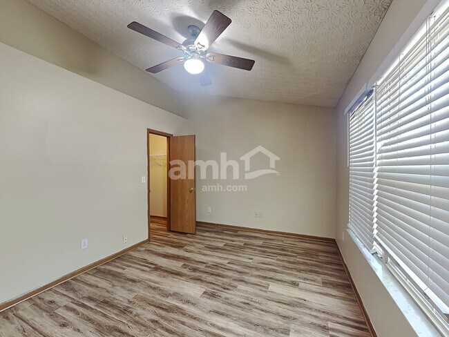 Building Photo - 1333 Sandrell Drive