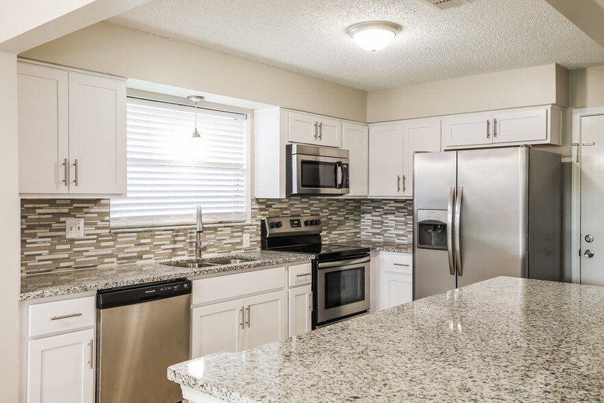 Building Photo - 8366 Knotts Landing Dr E