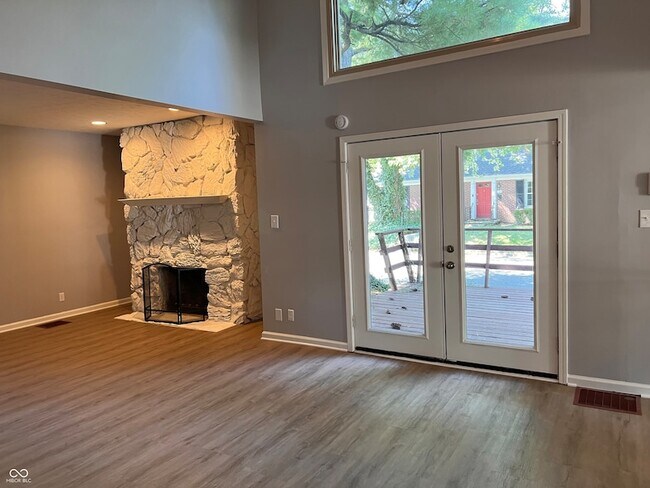 Building Photo - 1402 Kessler Blvd E Dr