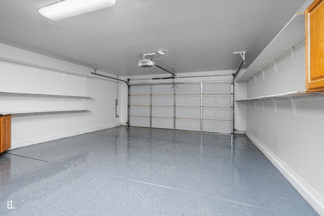 Building Photo - 12937 W Bloomfield Rd