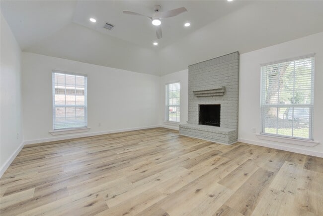 Building Photo - 3223 Cherry Hills Dr
