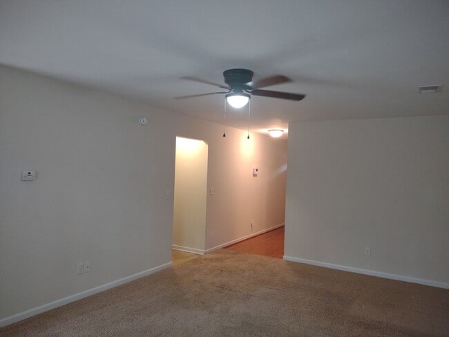 Building Photo - Super Four bedroom home in Northeast Columbia!