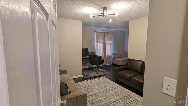 Building Photo - 6015 Hidden Oaks Ct