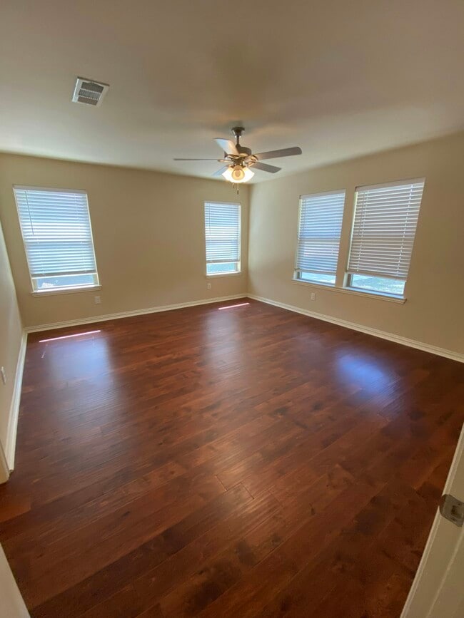 Building Photo - 1705 Carverly Dr