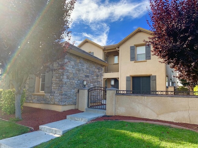 Primary Photo - Gorgeous home in Patterson