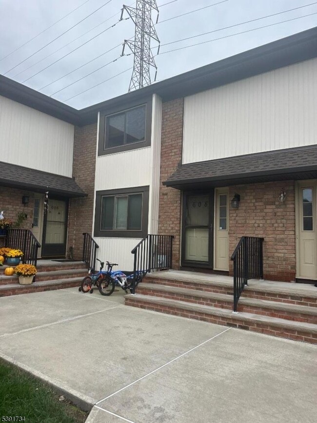 Building Photo - 608 Robin Rd