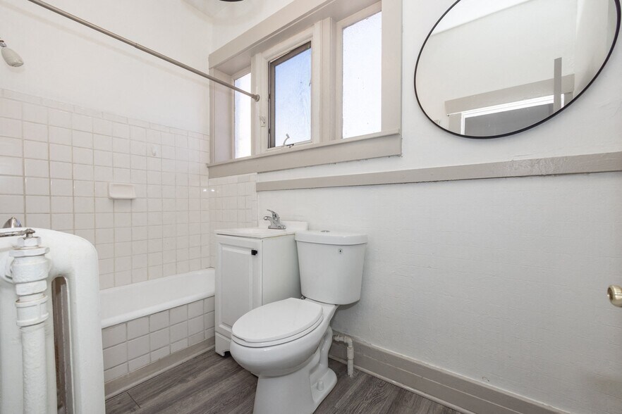 Building Photo - 830 Clarkson