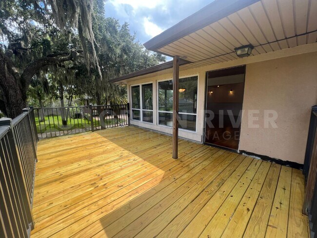 Building Photo - Amazing 4 bedroom home with St Johns River Views Available Now!