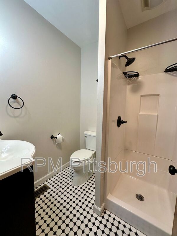 Building Photo - 2123 Sidney St